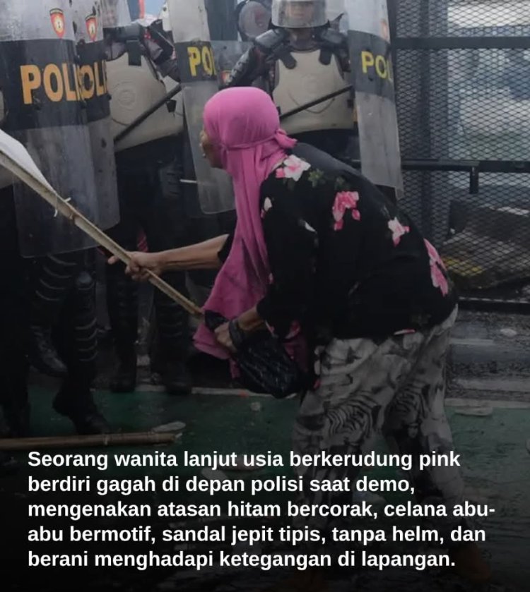 Emak-Emak Berkerudung Pink Jadi Simbol Perlawanan di Demo DPR