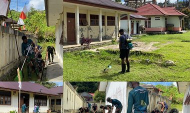 Satgas Pamtas Yonif 763 Bersihkan Sekolah di Perbatasan Papua