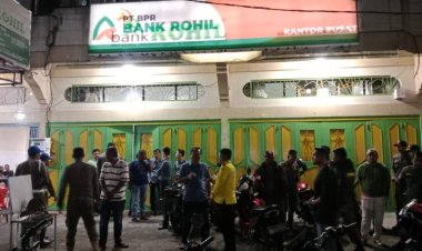 Sekda Geruduk Kantor PT BPR Bank Rohil, Publik Penasaran