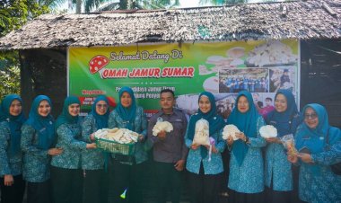 Bunda Henny Sasmita Tutup Kunjungan di Dumai dengan Panen Jamur dan Resmikan Posyandu Baru