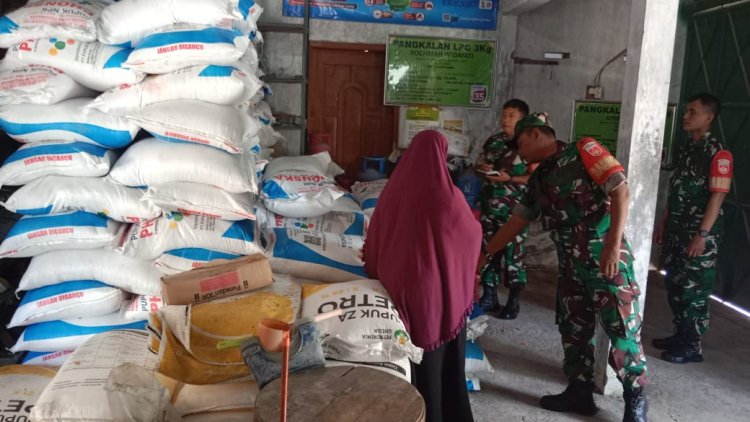 Babinsa Sragen Awasi Distribusi Pupuk Bersubsidi, Cegah Penyelewengan