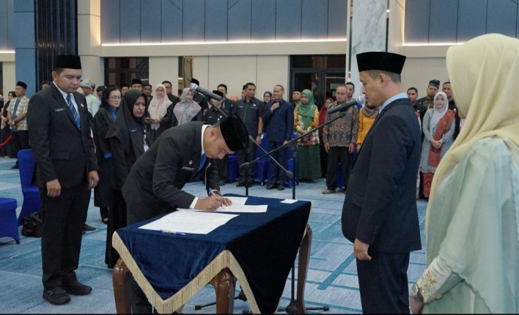 Agung Nugroho Lantik Kadis LHK dan Bapenda Pekanbaru, 21 ASN Resmi Dilantik