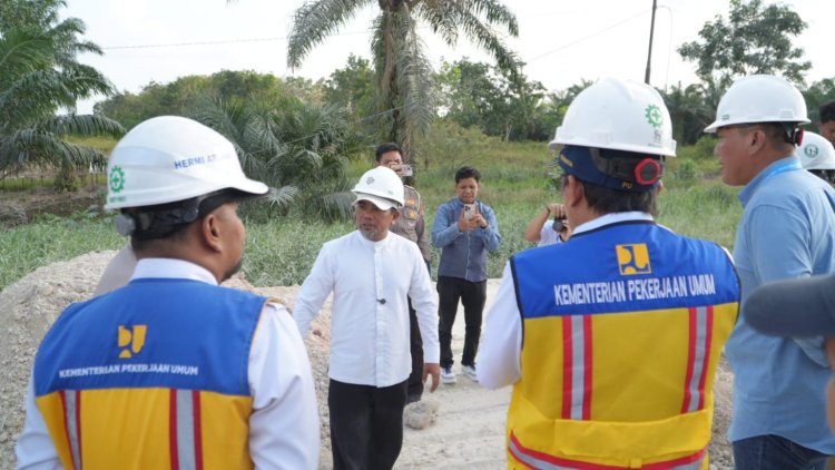 Bupati Zukri Targetkan Rekonstruksi Jalintim Km 74–83 Tuntas H-9 Lebaran, Demi Kelancaran Arus Mudik di Pelalawan