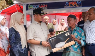 Wako Pekanbaru Agung Nugroho Salurkan Bantuan Korban Kebakaran Sukajadi