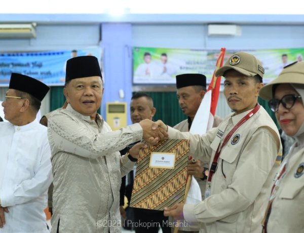 Bupati Asmar Lepas 110 JCH Kepulauan Meranti, Titip Doa untuk Daerah