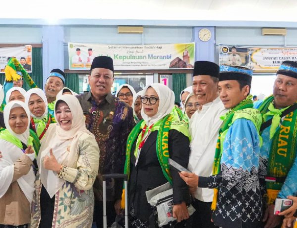 Pemkab Kuansing Lepas 186 Jemaah Haji Kloter VIII Batam