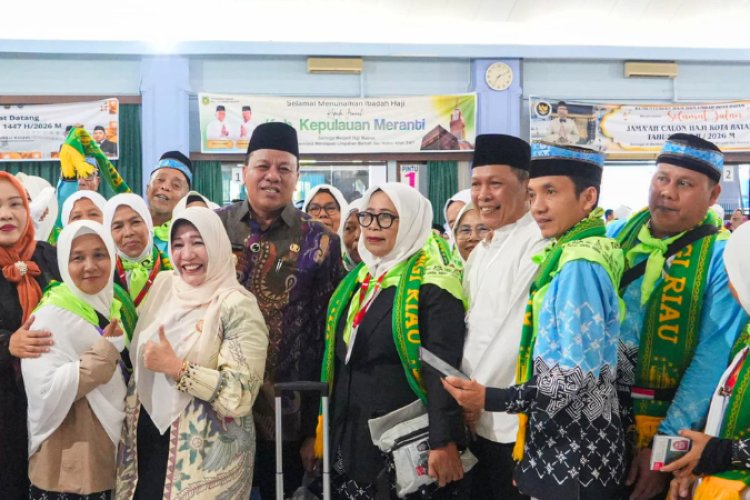 Pemkab Kuansing Lepas 186 Jemaah Haji Kloter VIII Batam
