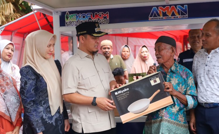 Wako Pekanbaru Agung Nugroho Salurkan Bantuan Korban Kebakaran Sukajadi