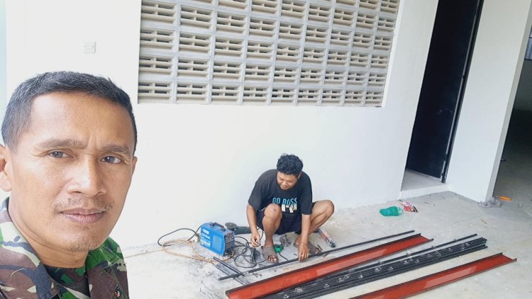 Babinsa Andong Kawal Pembangunan KDKMP Semawung, Tepat Mutu dan Waktu