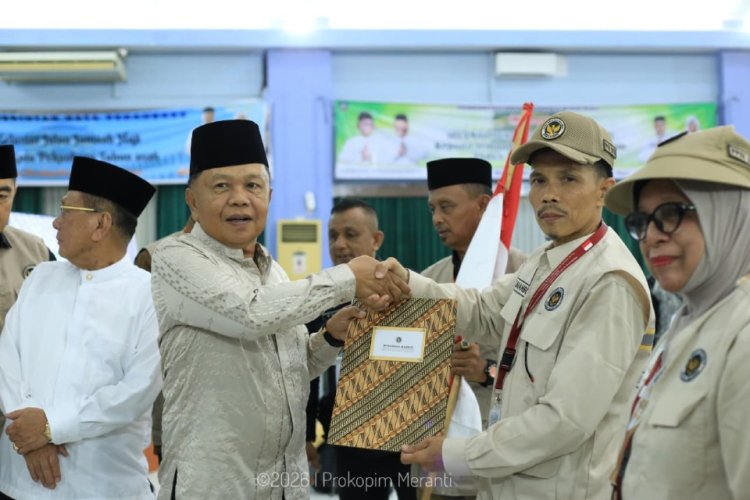 Bupati Asmar Lepas 110 JCH Kepulauan Meranti, Titip Doa untuk Daerah