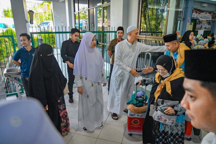 Wako Paisal Lepas 129 Jemaah Haji Dumai ke Makkah