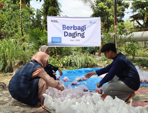 Human Initiative Berbagi Daging untuk Warga Perawang