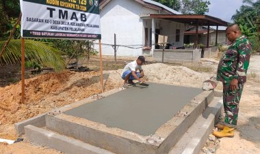 Wujudkan Program TMAB, Satgas TMMD ke-129 Kodim 0313/KPR Rampungkan Pengecoran Lantai Fondasi di Pelalawan