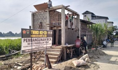 Kejar Target Penutupan TMMD ke-129, Satgas Kodim 0313/KPR Kebut Pembangunan MCK SD 013 Pangkalan Terap   