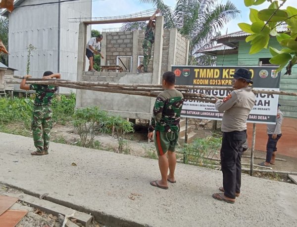 TMMD ke-129 Kodim 0313/KPR: Gotong Royong Kerjakan Pembangunan MCK Masjid Al-Hijrah di Dusun 1 Capai. Progres 70 Persen