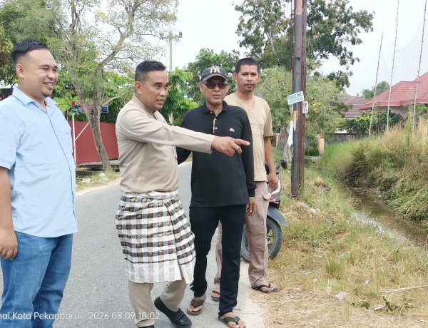 Warga RT 03/RW 04 Tangkerang Barat Gotong Royong Sambut HUT RI ke-81
