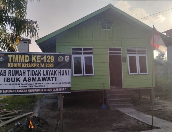 Rampung 100 Persen, Rumah Baru Ibu Asmawati Hasil Karya Satgas TMMD ke-129 Kodim 0313/KPR Siap Dihuni   