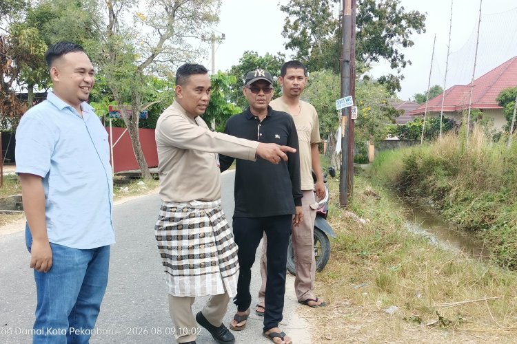 Warga RT 03/RW 04 Tangkerang Barat Gotong Royong Sambut HUT RI ke-81
